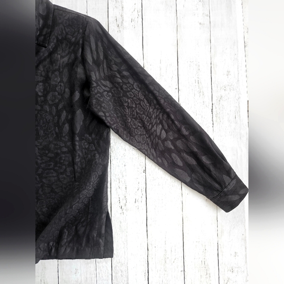 Erin London Black Suede Leopard/Animal Print Collared Button up Blouse Top - Picture 7 of 14